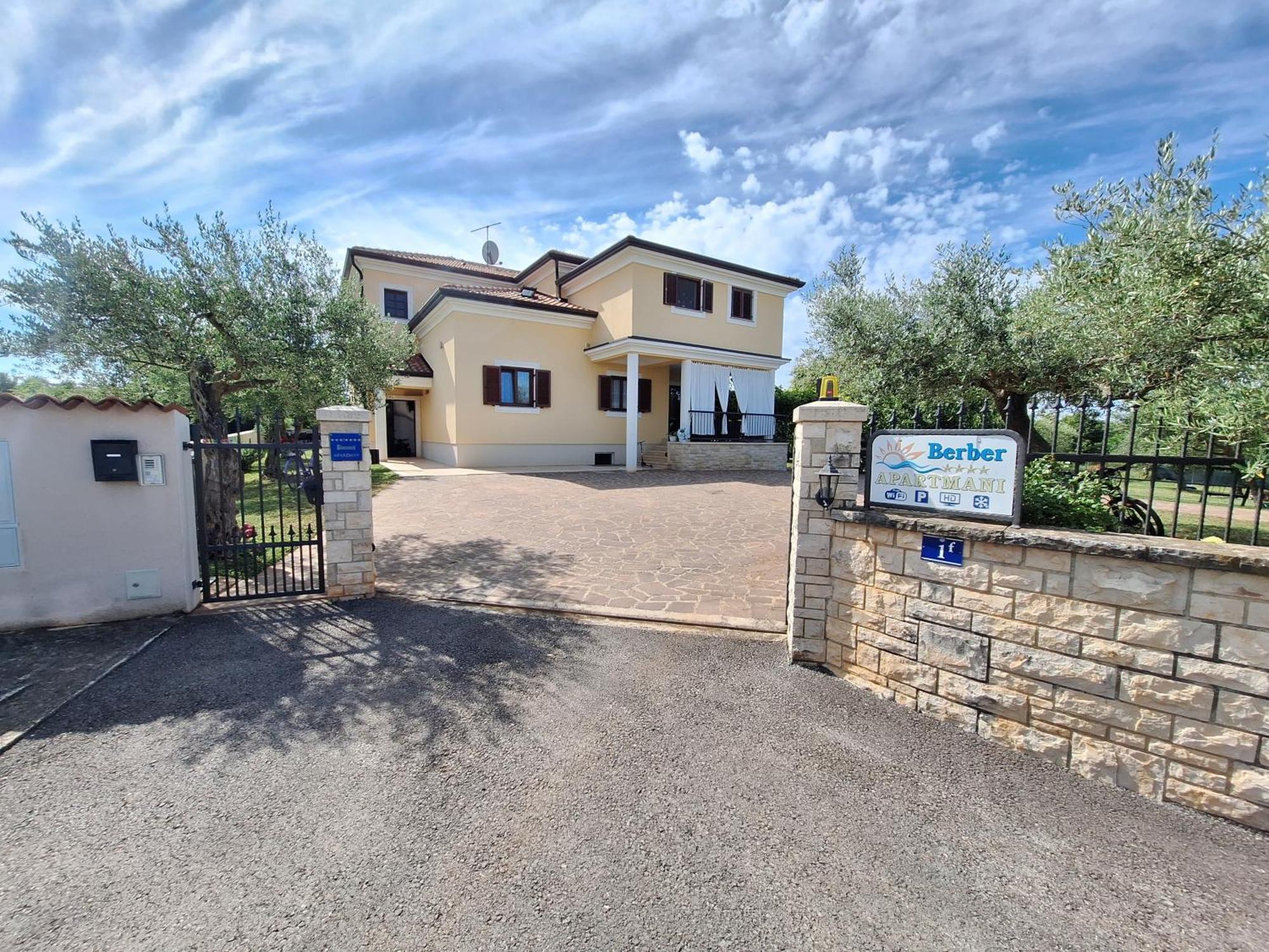Apartmani Berber Babici Esterno foto